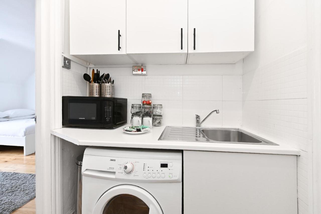 Soho Apartment, Theatres & Old Compton Street Londra Esterno foto